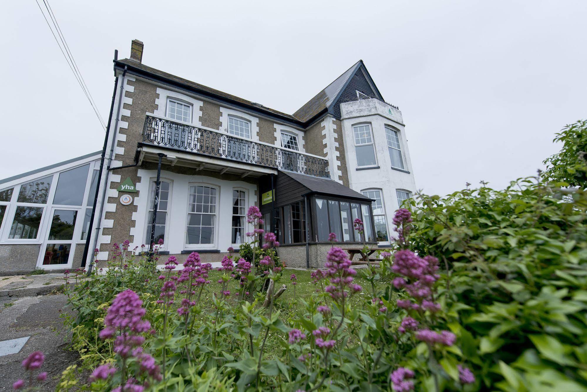 Yha Coverack Bagian luar foto